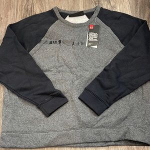 Black and gray under armour crew neck